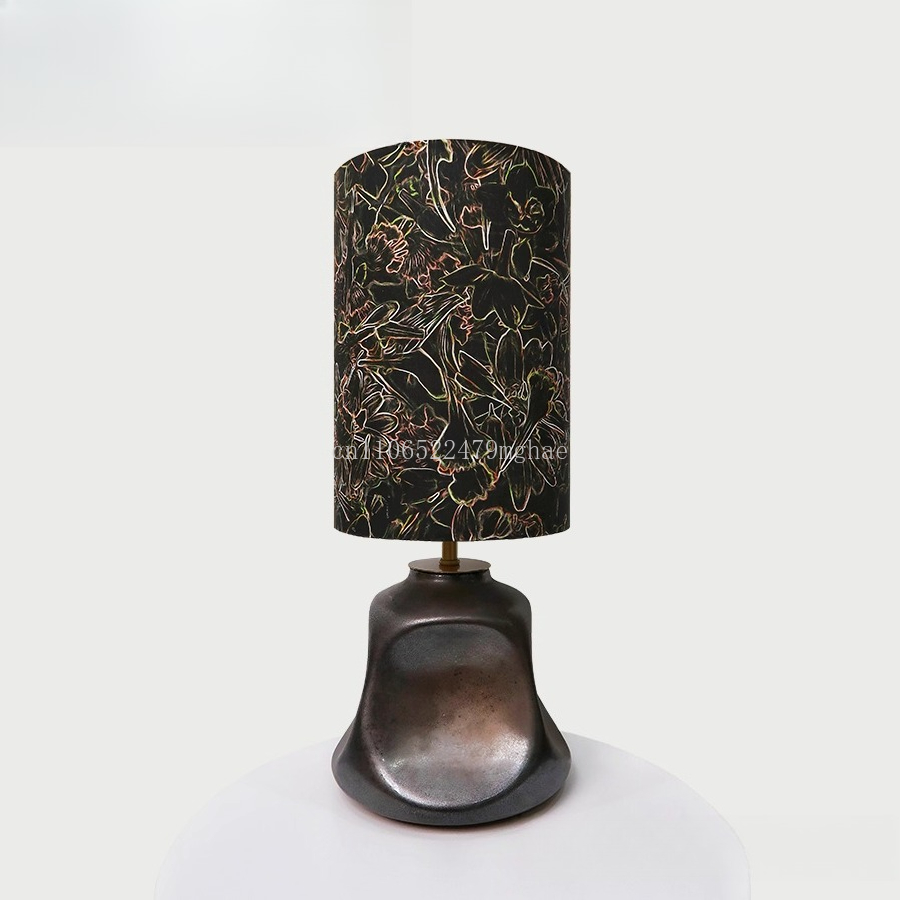 Century Textile & Sewing Supply Photos - 금박 리버티 패브릭 테이블 램프: 영국산